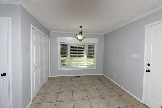 Building Photo - 5827 Hibernia Dr