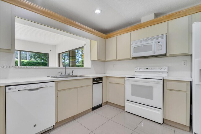 Building Photo - 4585 SW 87th Ave