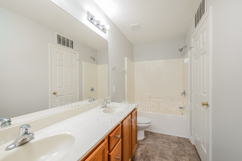 Building Photo - 3140 Kensington Pl
