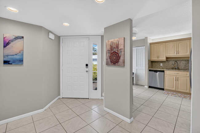 Building Photo - 7473 Glendevon Ln