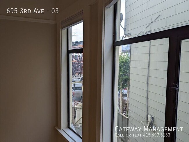Building Photo - 695 3rd Ave