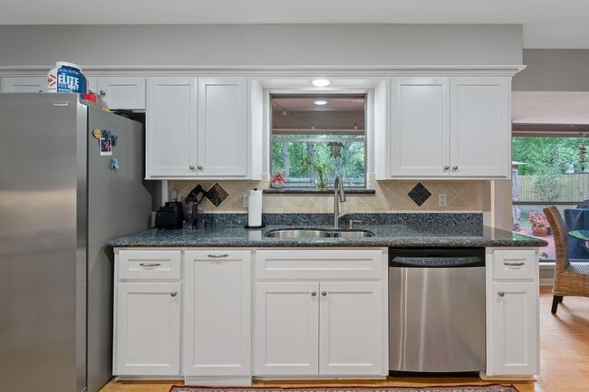 Building Photo - 2828 S Logrun Cir