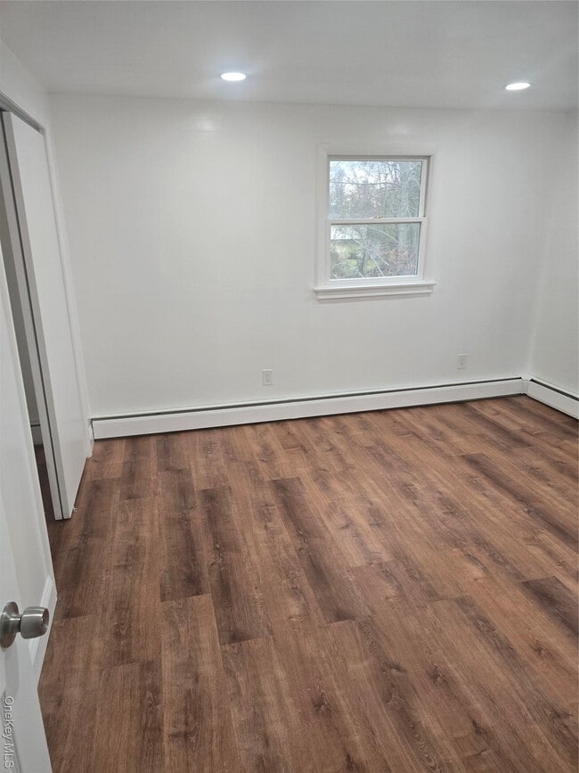 Building Photo - 21 Carriage Dr