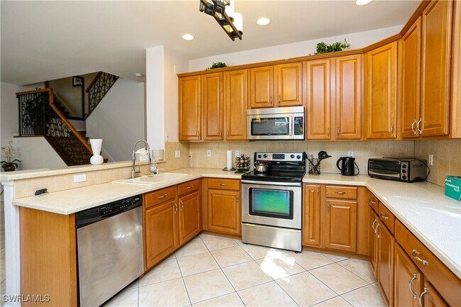 Building Photo - 7864 Stratford Dr