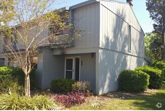 Building Photo - Cozy 3 bed 2.5 Bath Townhome
