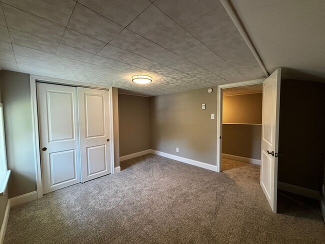 Building Photo - Newly remodeled 3+ bedroom