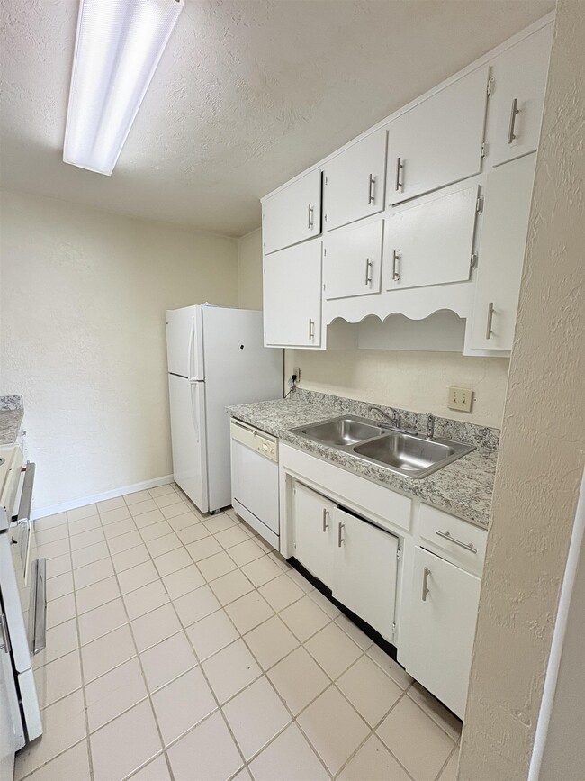 Building Photo - 3687 Donovan Dr