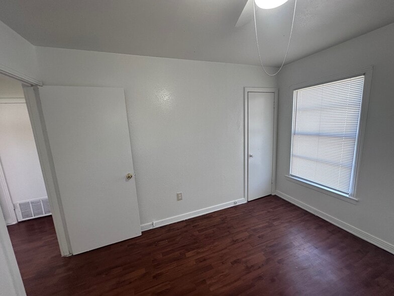 Building Photo - 3625 Maple Ave