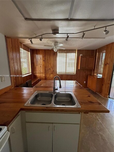 Building Photo - 8255 SW 152nd Ave