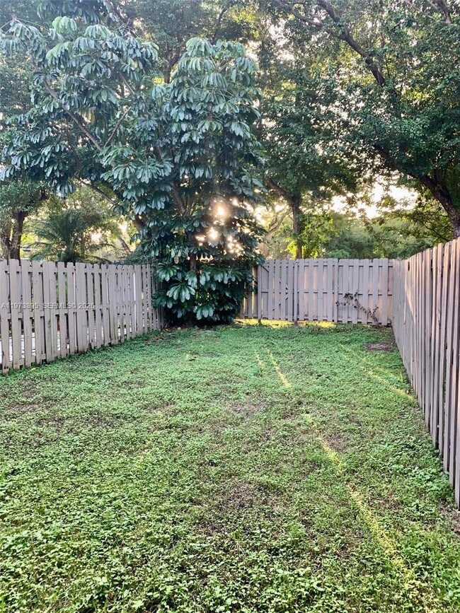 Building Photo - 9516 SW 140th Ct