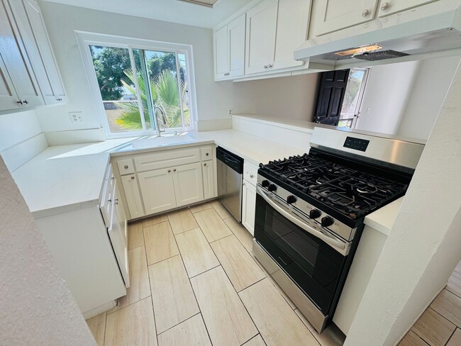 Building Photo - Your Dream Retreat Awaits in Nantucket Vil...