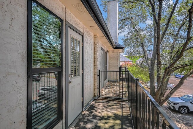 Building Photo - 1307 Kinney Ave