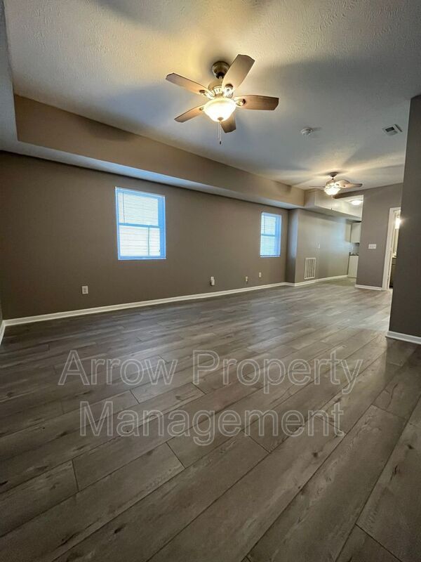 Building Photo - 1309 S 10th St