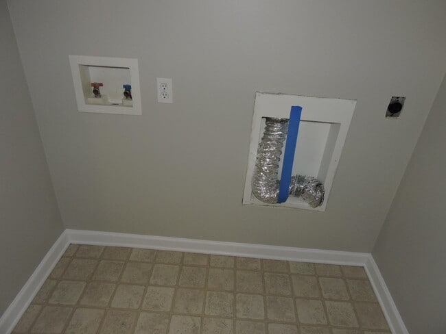 Building Photo - 132 Swaying Pine Ct