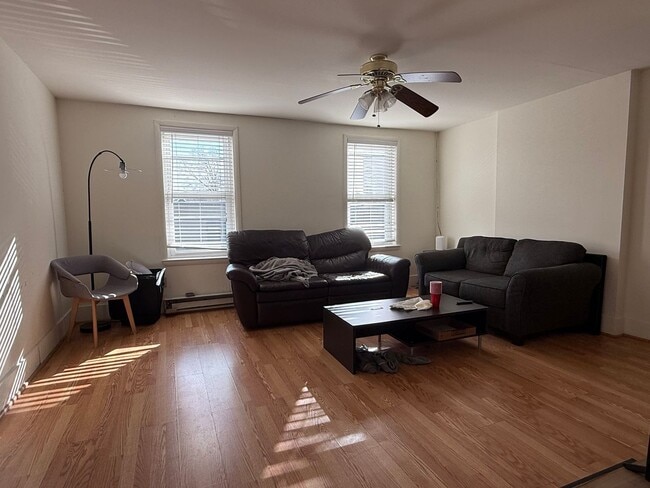 Building Photo - 137 E Market St