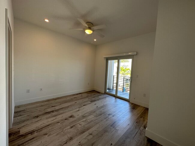 Building Photo - 815 NE 17th Ave