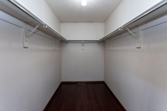 Building Photo - 7673 Safari Cir