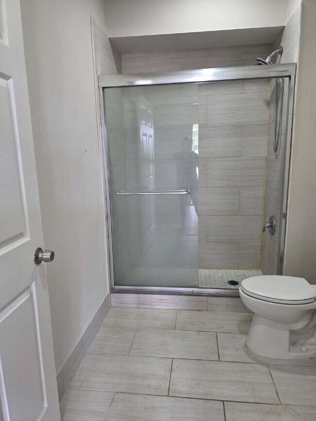 Building Photo - Apartment in Quadplex For Rent
