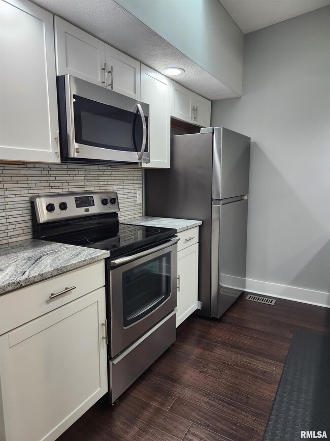 Building Photo - 3439 N Willow Ct