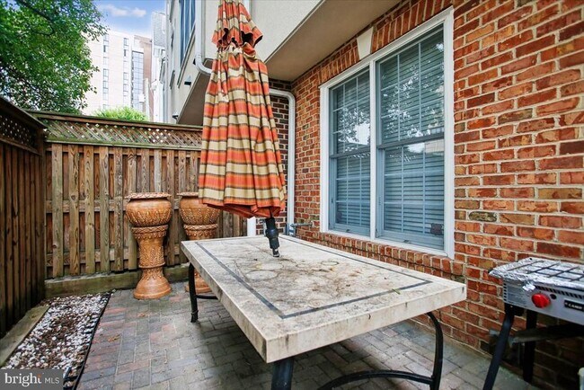 Building Photo - 1309 McLean Crest Ct