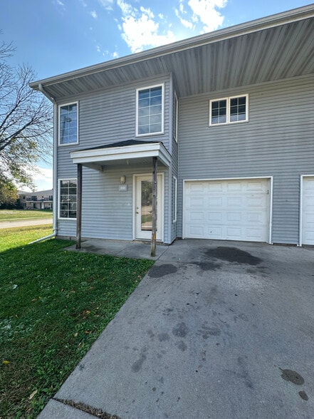 Building Photo - 440 4th Ave