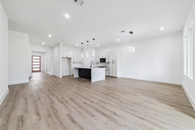 Building Photo - 8106 Talton St