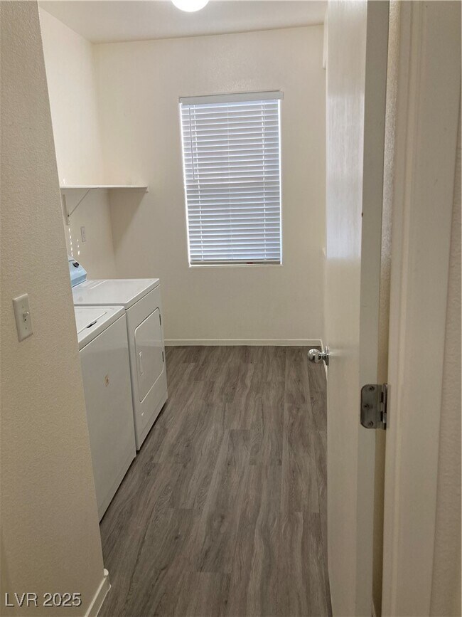 Building Photo - 9512 Knopfler Ln