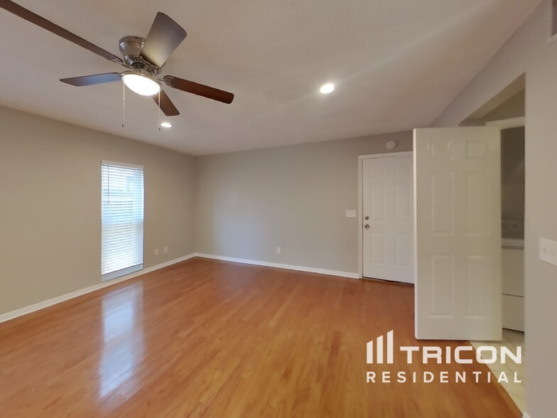 Building Photo - 2609 Crestfield Dr