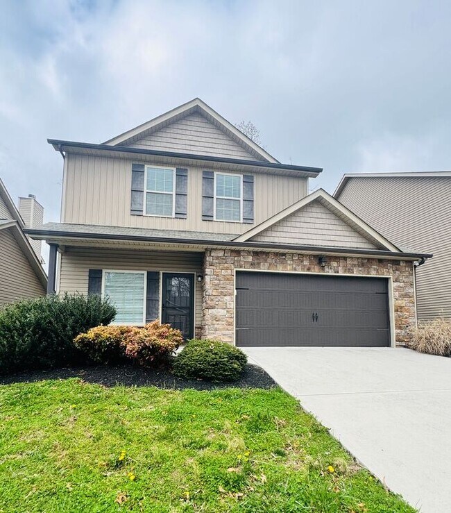 Building Photo - ONE MONTH FREE! Stunning 3BR Home with Fenced Yard in Knoxville