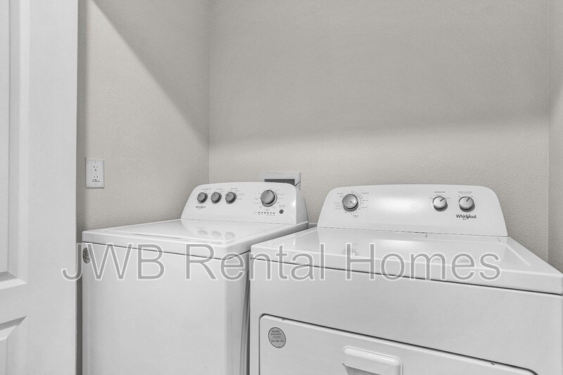 Building Photo - 540 Running Wds St