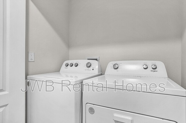 Building Photo - 540 Running Wds St