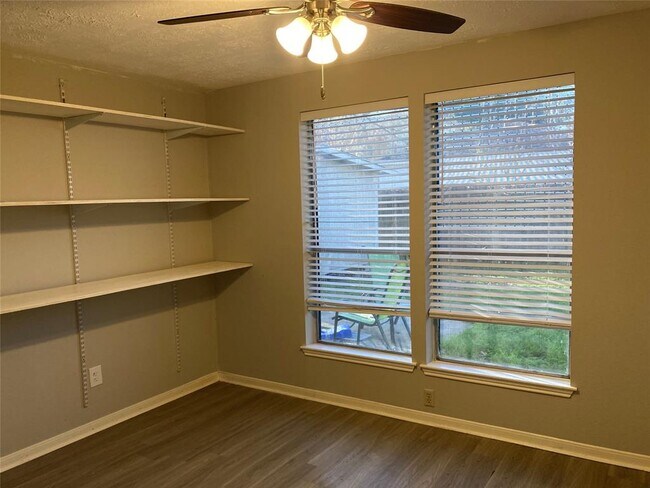 Building Photo - 2734 Colony Dr