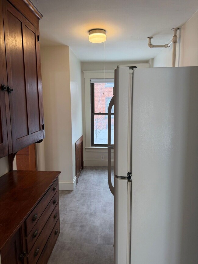 Building Photo - 248 N Main St