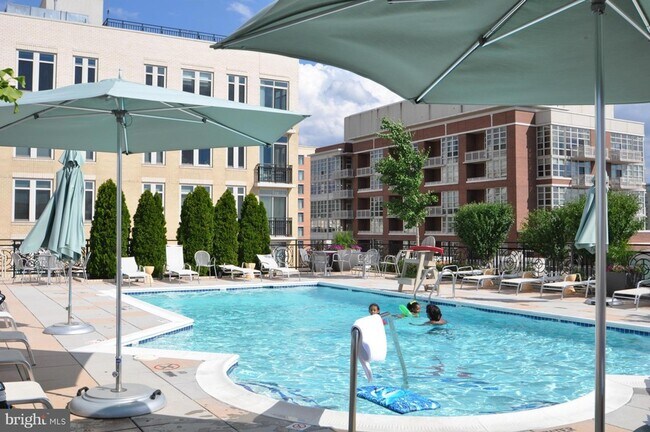 Building Photo - 155 Potomac Passage