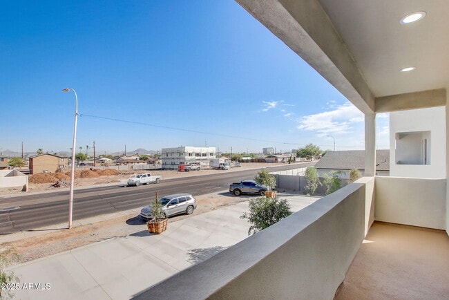 Building Photo - 2551 E Broadway Rd