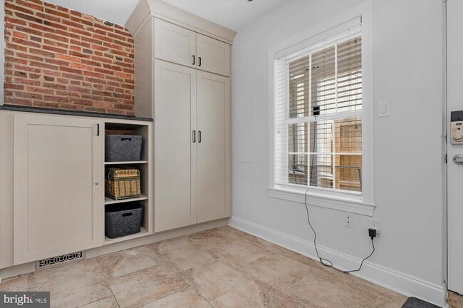 Building Photo - 1329 S Charles St