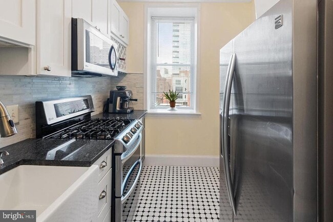 Primary Photo - 2129 Walnut St