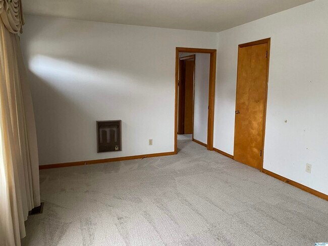 Building Photo - 4211 Tee Jay Dr NW