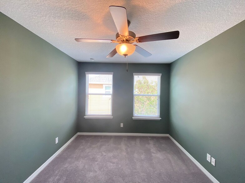 Building Photo - WINDERMERE TRAILS - 3BR/2.5BA PLUS DEN - W...