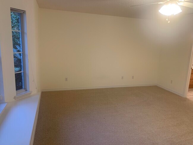 Building Photo - 343 Ruckel Dr