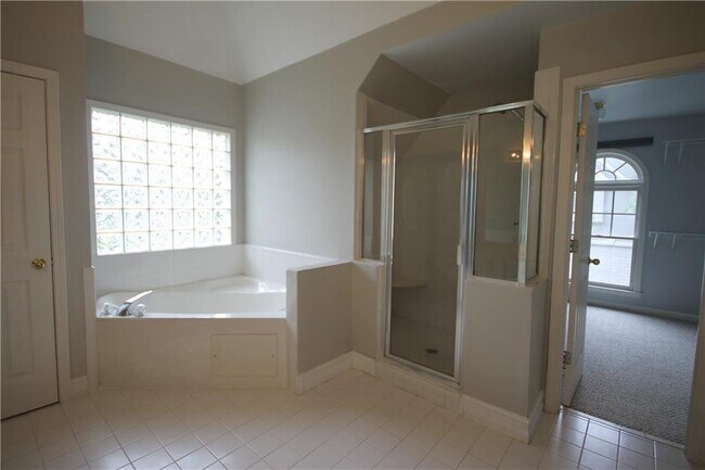 Building Photo - 1581 Oak Park Cove