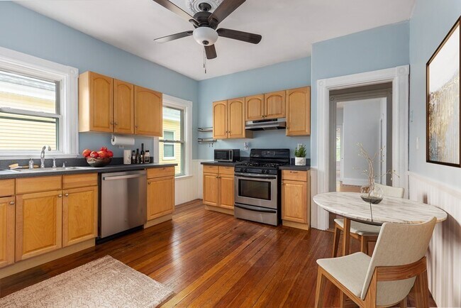 Building Photo - 106 Lonsdale St