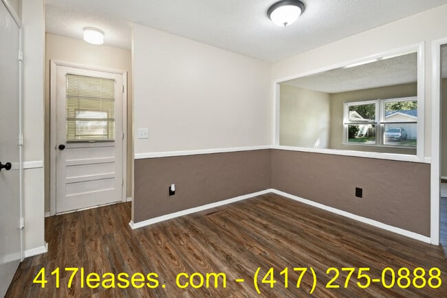 Building Photo - 201 S Meadowview Ave