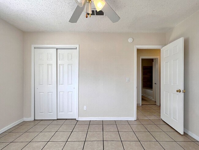 Building Photo - Three-Bedroom Home with Spacious Family Bo...