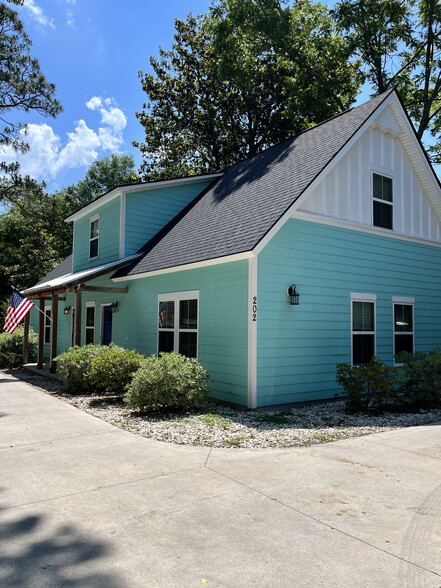 Building Photo - 202 Dixie Ave