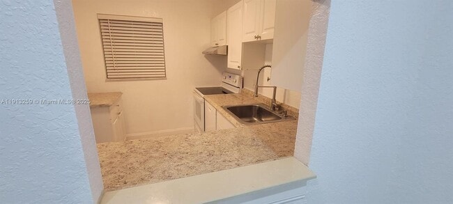 Building Photo - 7320 NW 85th Ct