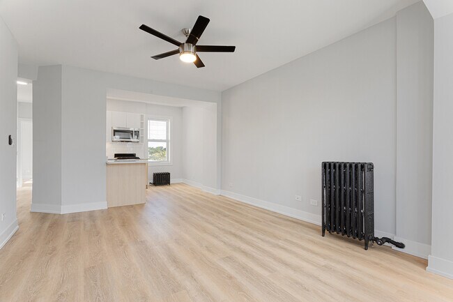 Building Photo - 1608 W Sherwin Ave