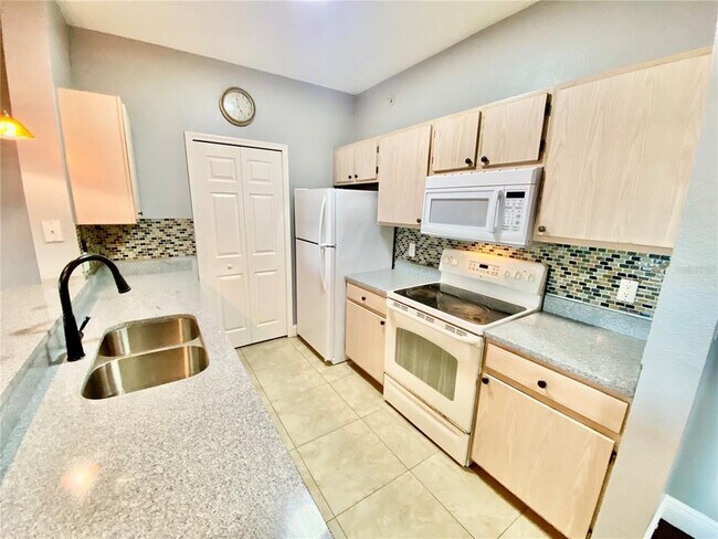 Building Photo - 5451 Vineland Rd