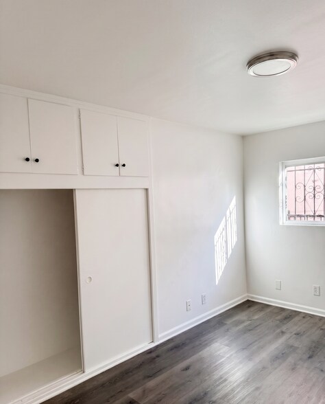 Building Photo - 2672 S Redondo Blvd