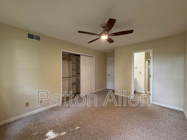 Building Photo - 1304 Abbey Cir
